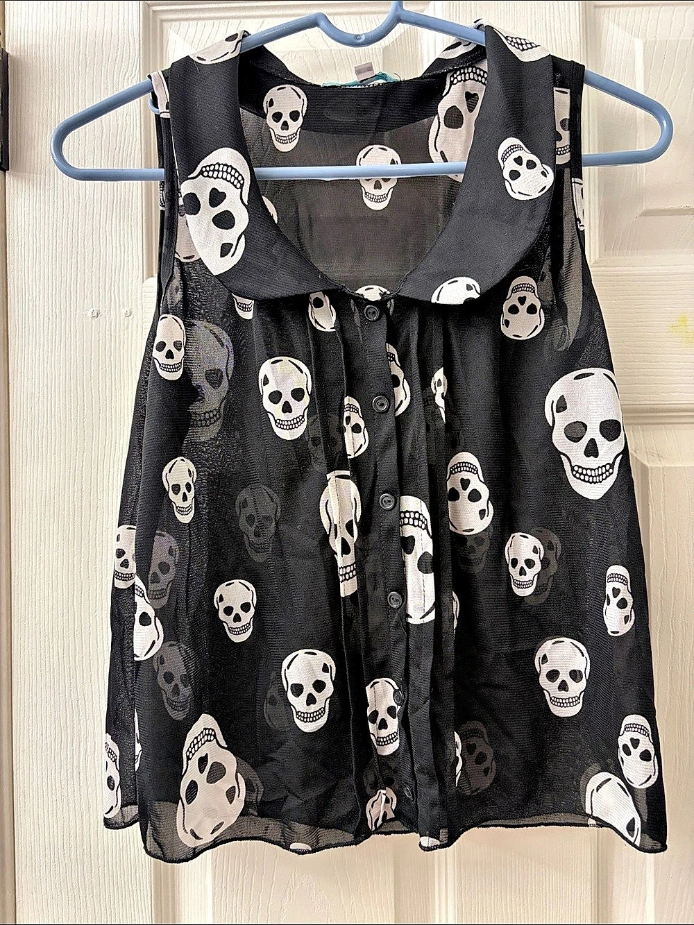 julie's closet Skull Print Sleeveless Blouse Black & White Medium